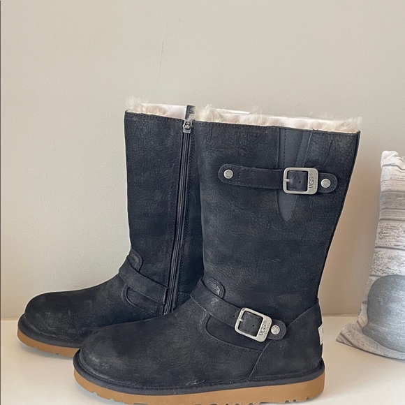 UGG Boots - Picture 2 of 4